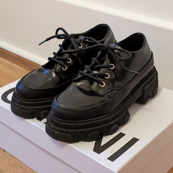 Fall Winter 2019 Ganni leather lace ups - Picture 1 of 4